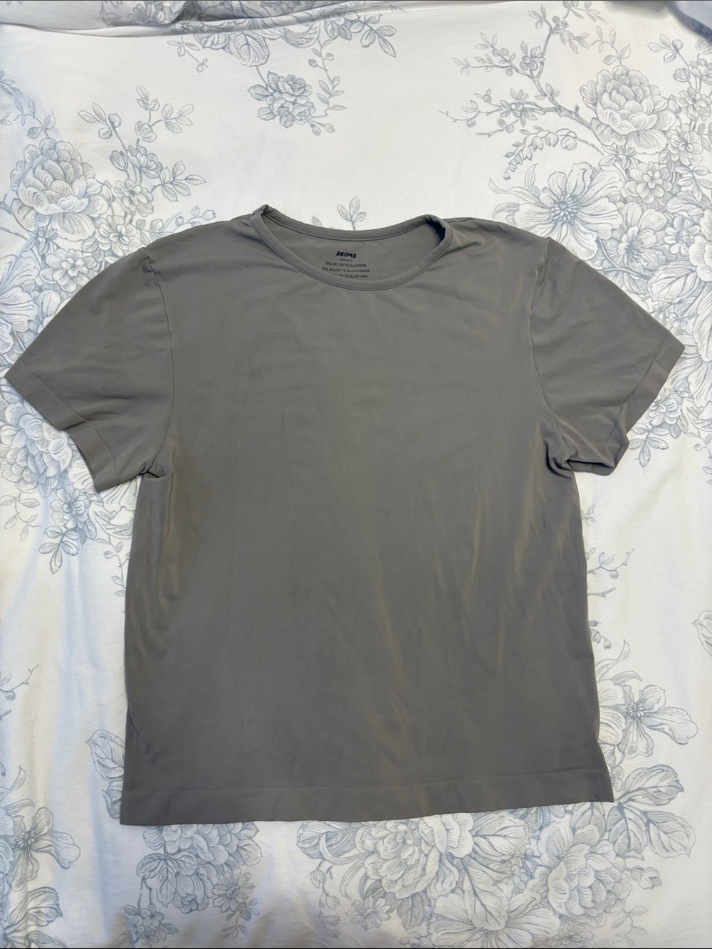 SKIMS fits everyone tee
